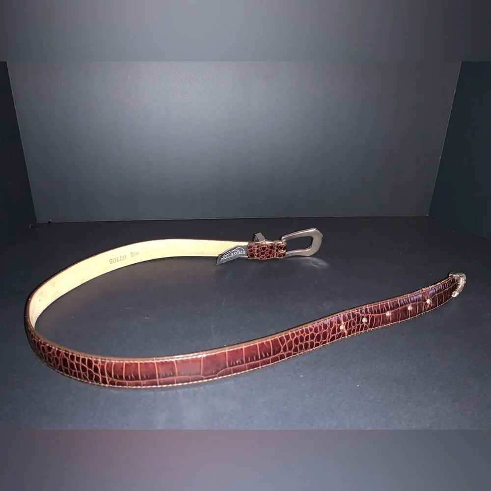 Vintage, Brighton Belt with a beautiful silver plated floral belt buckle. - Picture 5 of 8